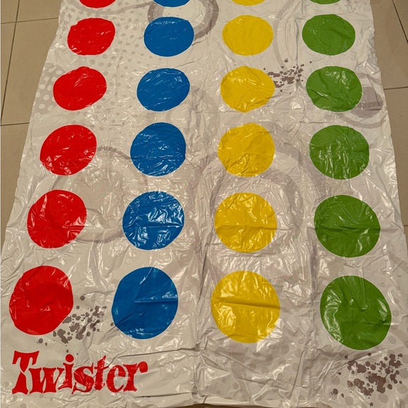Twister Board Game - Picture 3 of 4
